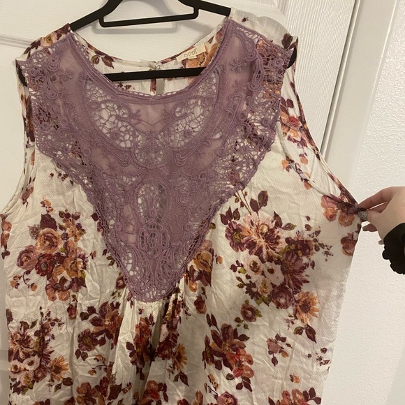 Chic Soul Floral & Lace Tank - Picture 2 of 6